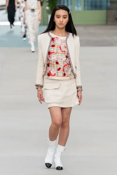Look 74
